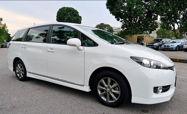 Toyota Wish mpv